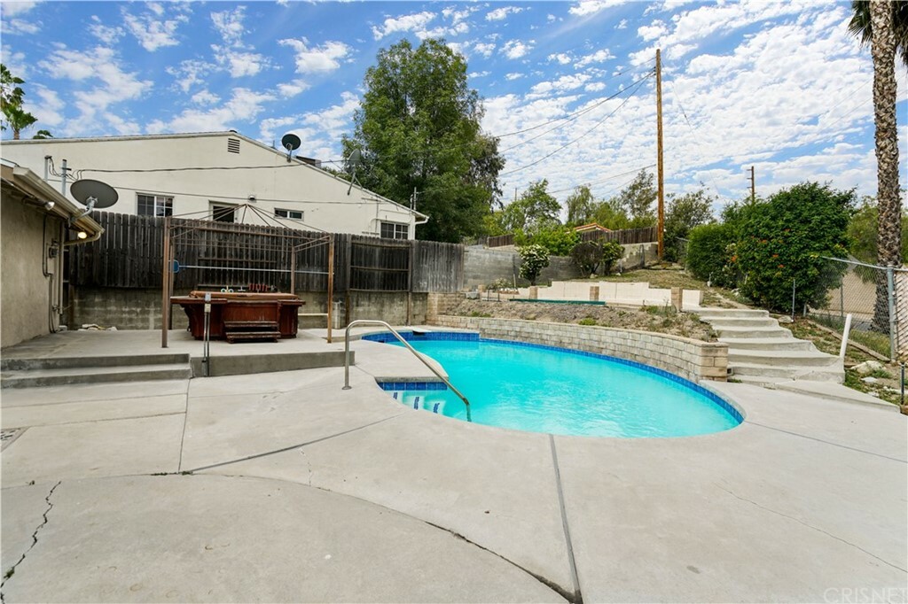 Property Photo:  5115 Rigoletto Street  CA 91364 