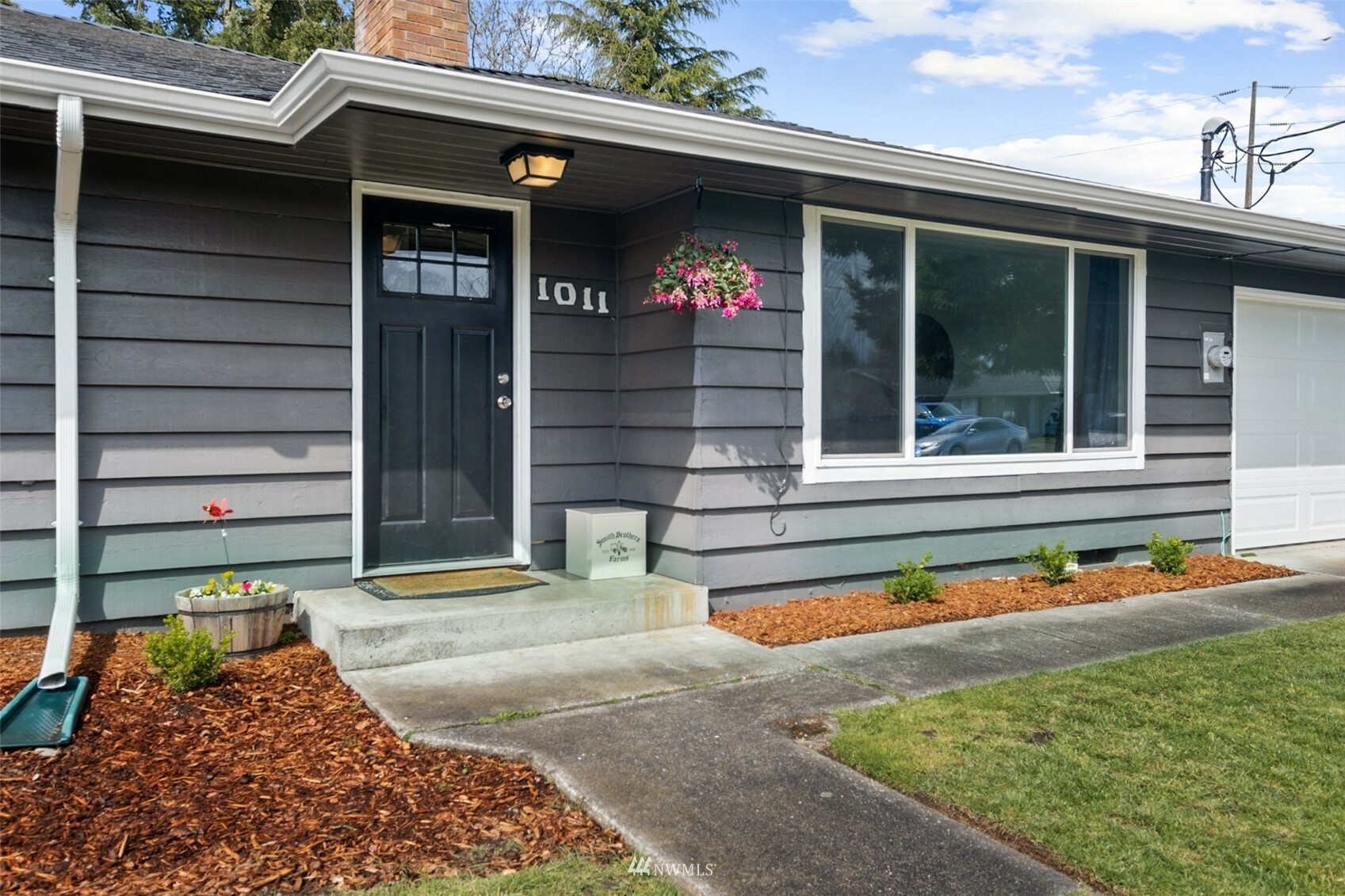 Property Photo:  1011 9th Street NE  WA 98002 