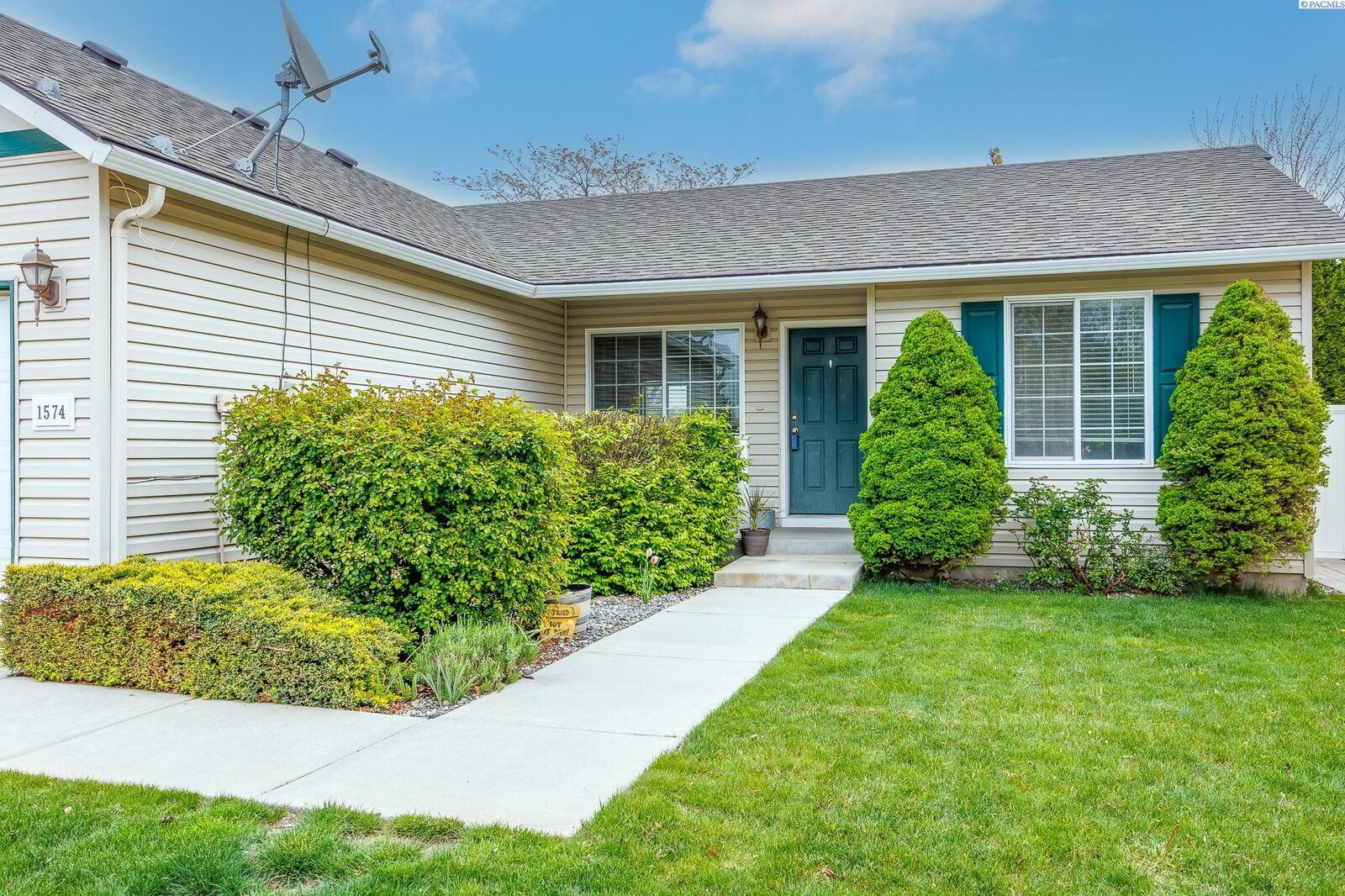 Property Photo:  1574 Foxglove Ave  WA 99352 