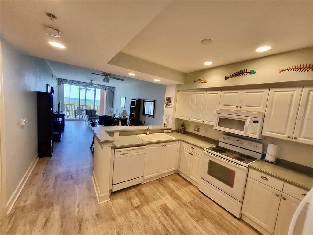 Property Photo:  3191 Matecumbe Key Road 305  FL 33955 