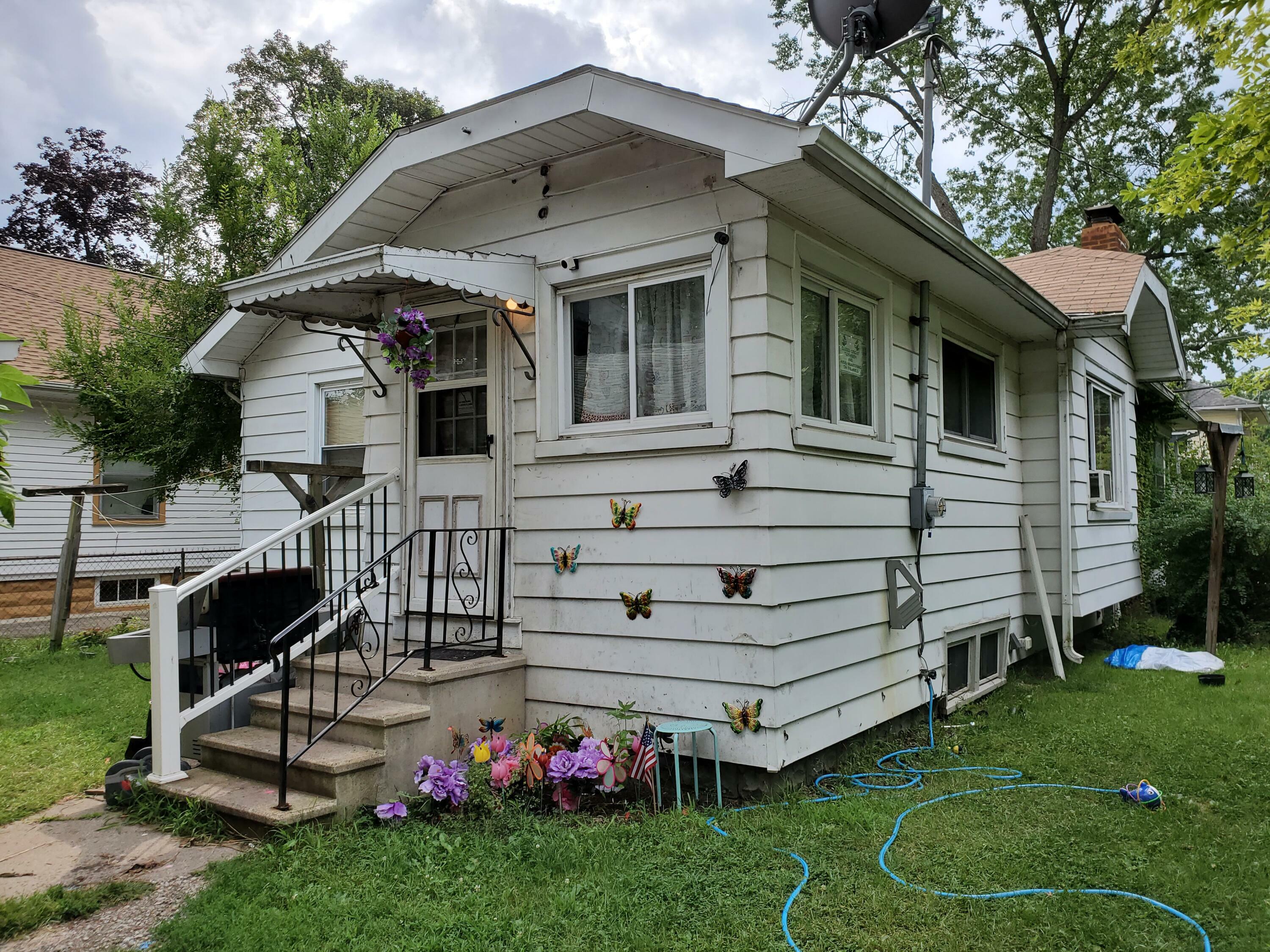 Property Photo:  140 W Addison Street  MI 49203 