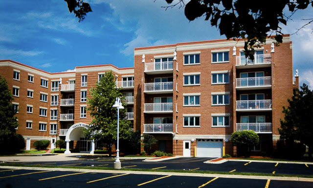 4655 N Cumberland Avenue 404  Norridge IL 60706 photo
