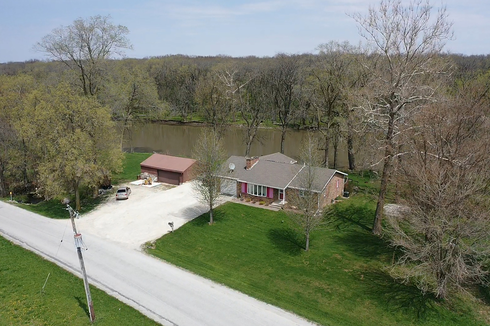 Property Photo:  5585 River Road  IL 60901 