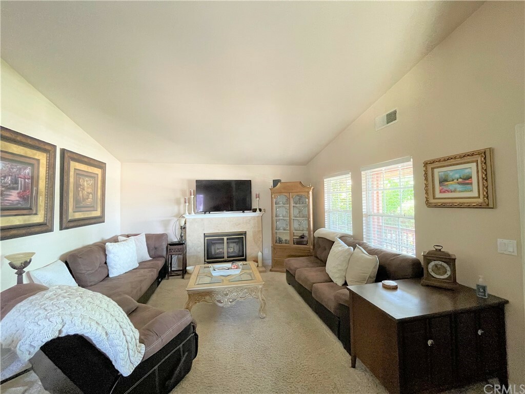 Property Photo:  33 Hawley Street  CA 93465 