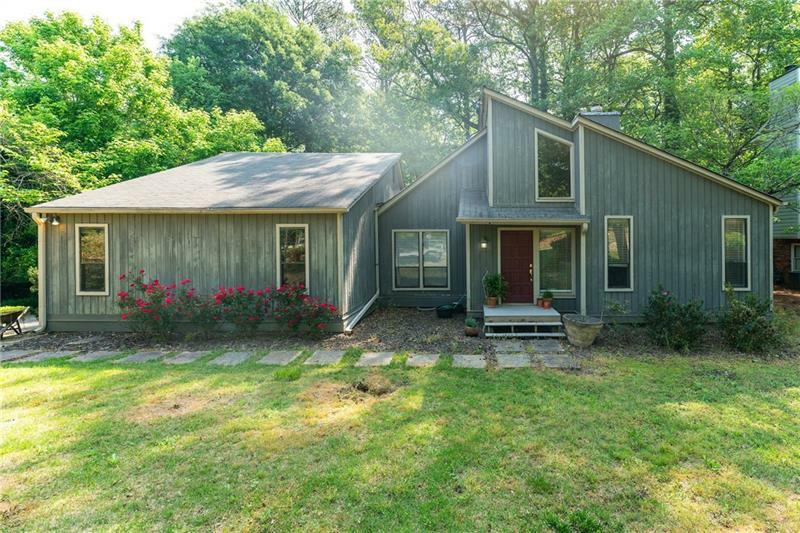 Property Photo: 1742 Huntingford Drive GA 30068