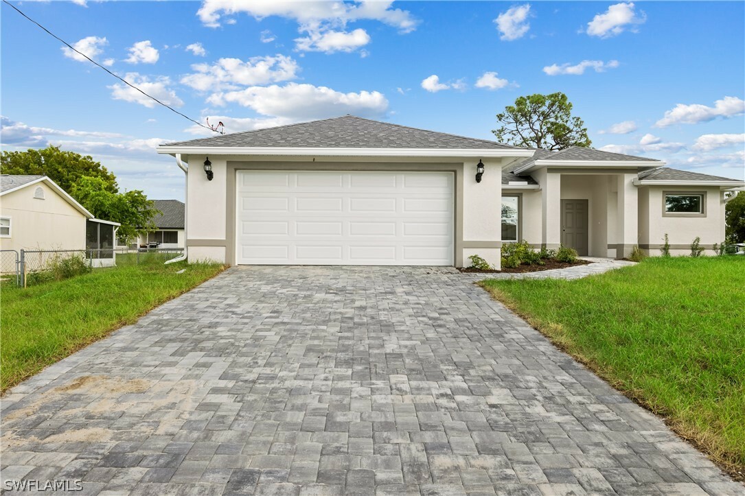 Property Photo: 920 NW Juanita Place FL 33993