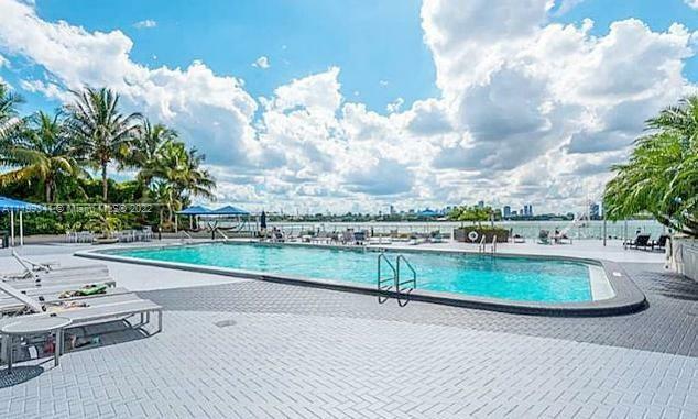 Property Photo: 1200 West Ave 521 FL 33139