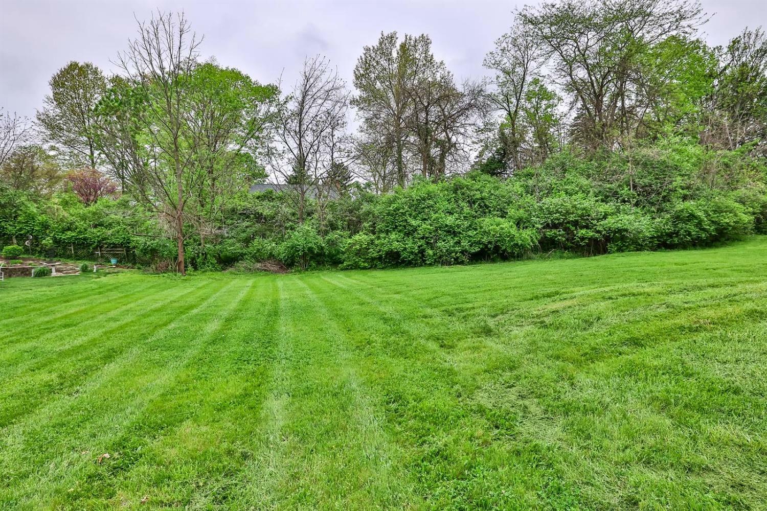 348 Ashley Lane 8  Wyoming OH 45215 photo