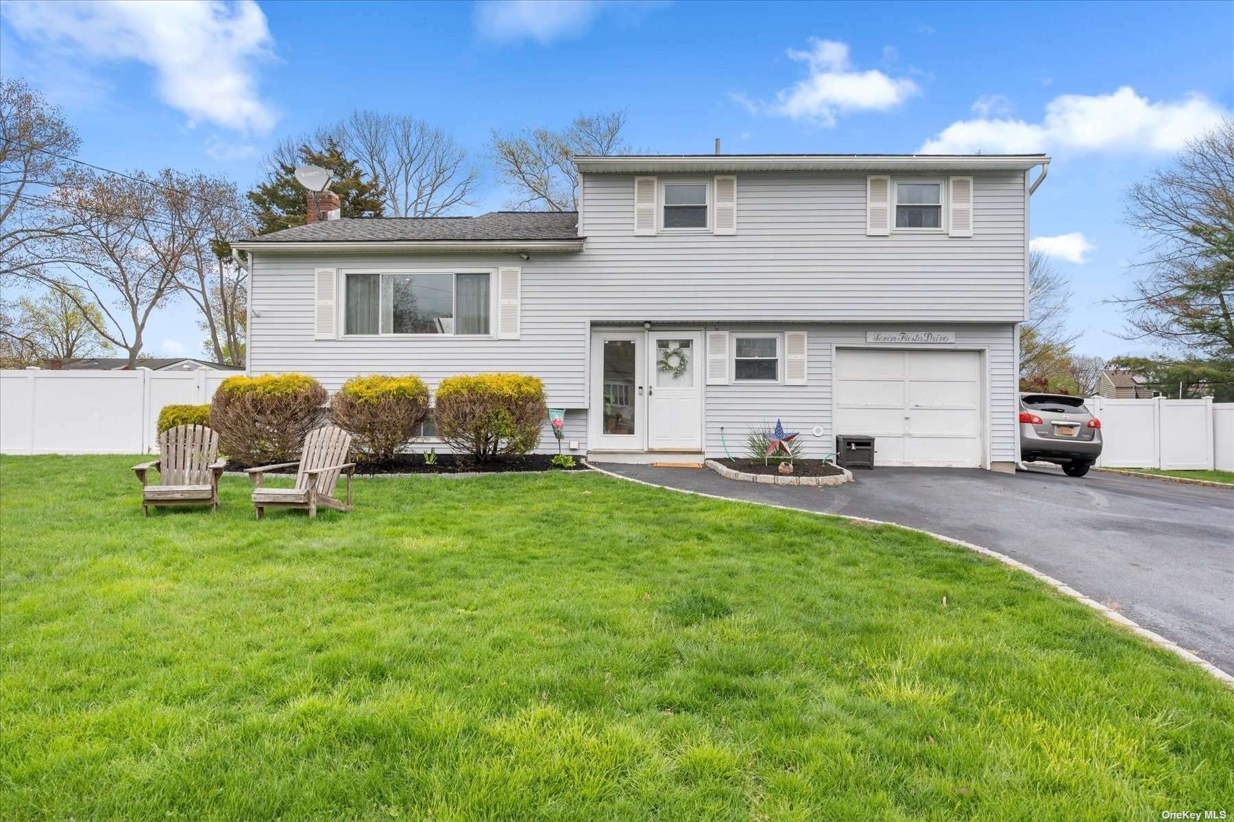 Property Photo:  7 Fiesta Drive  NY 11720 