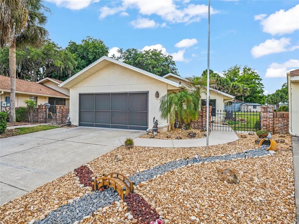 Property Photo:  1514 S Pointe Drive  FL 34748 