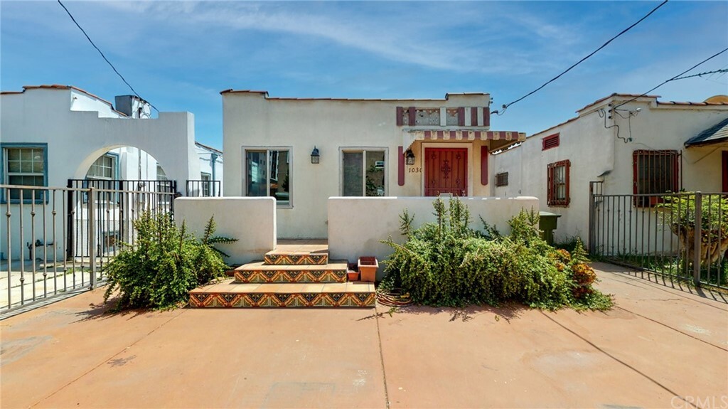 Property Photo:  1030 S Hobart Boulevard  CA 90006 