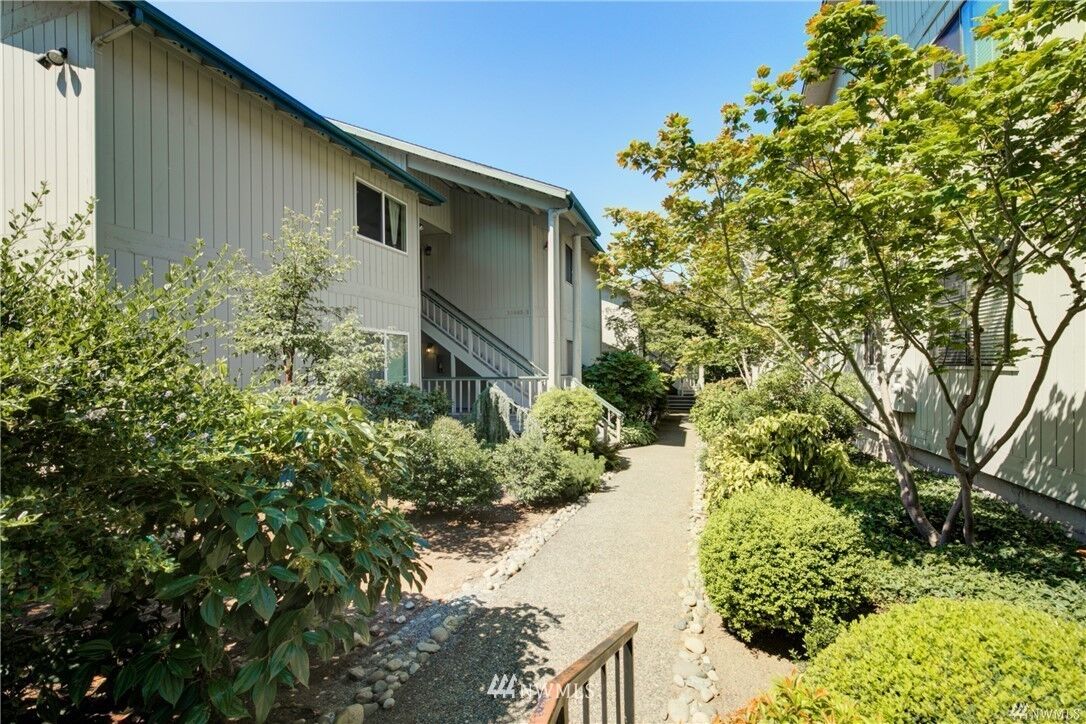 Property Photo: 18007 108th Avenue NE C4 WA 98011