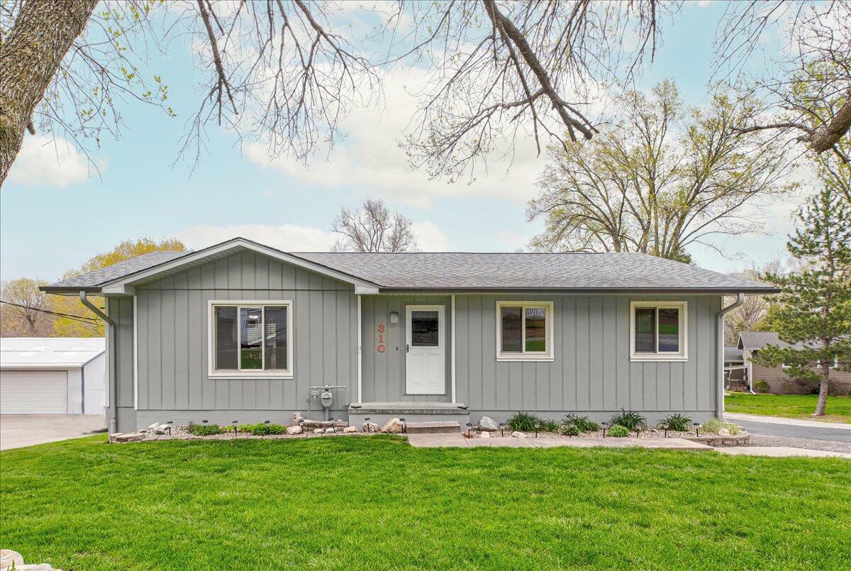 Property Photo:  310 Parkwood Drive  IA 51503 