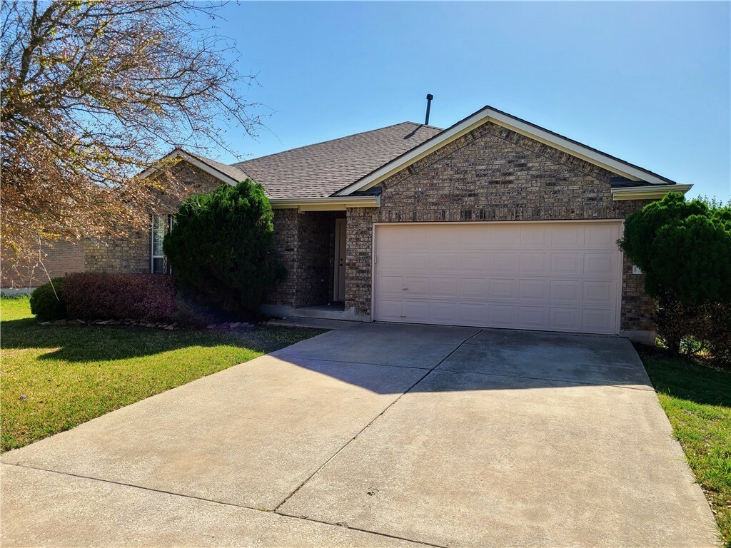 Property Photo:  807 Encanto Drive  TX 78641 