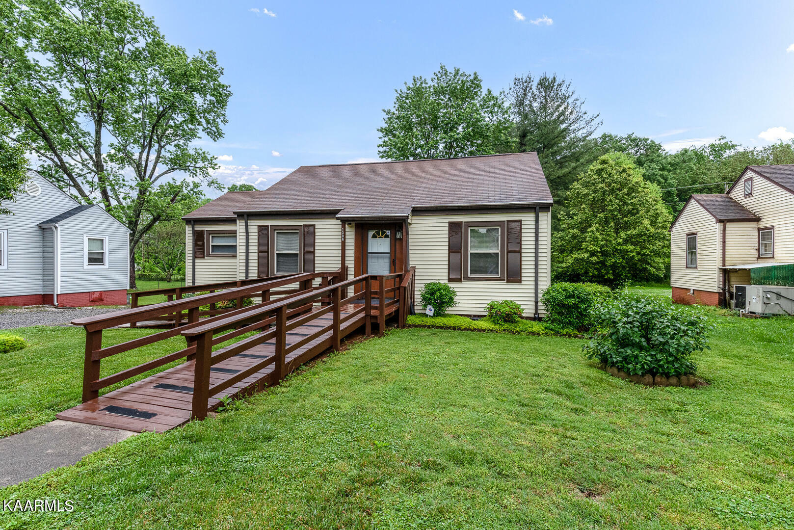 Property Photo:  1306 Grant St  TN 37701 