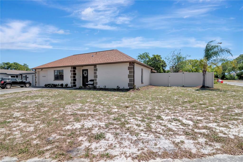 Property Photo:  9100 Whitman Lane  FL 34668 