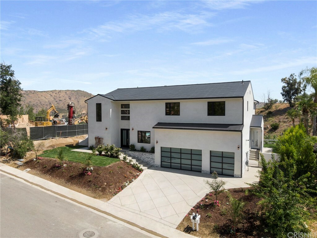 Property Photo: 6 Hitching Post Lane CA 91307