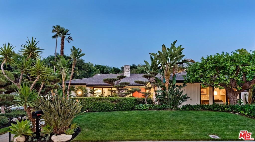 Property Photo:  3862 Woodfield Drive  CA 91403 