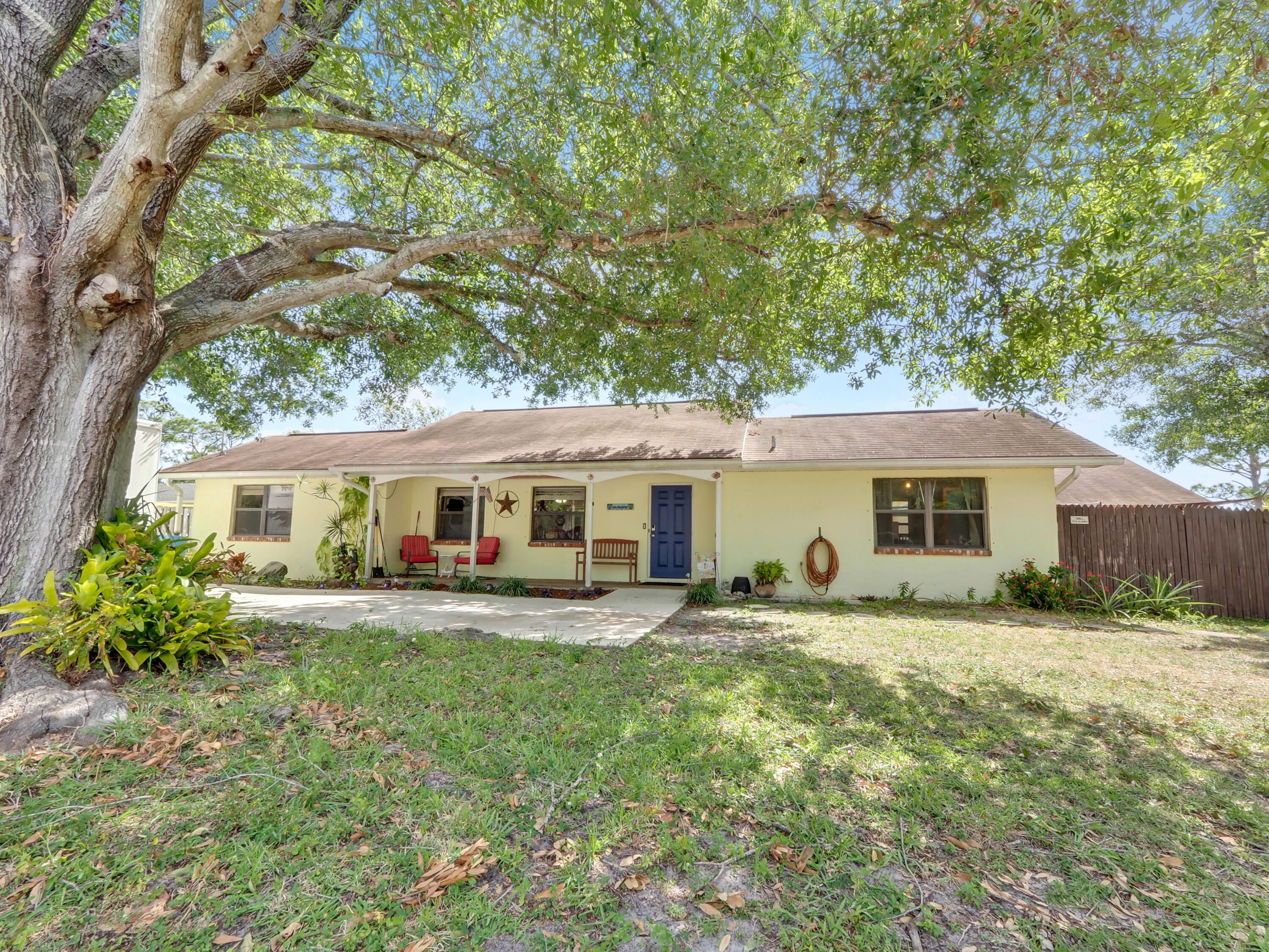 Property Photo: 5606 Raintree Trail FL 34982
