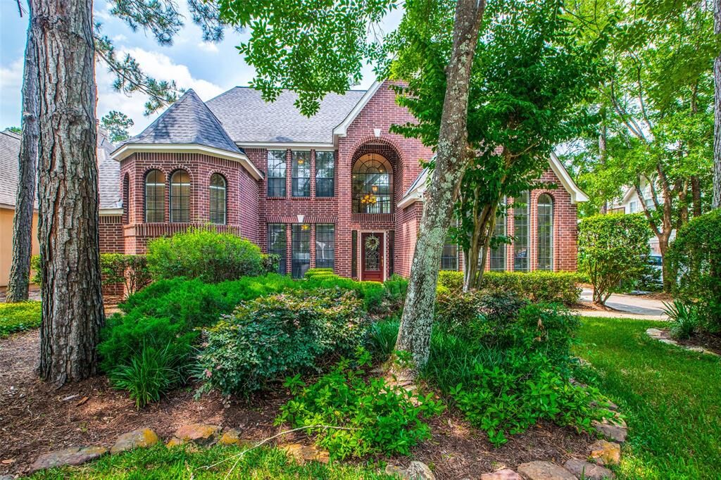 Property Photo:  110 E Shadowpoint Circle  TX 77381 