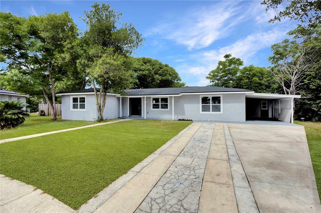 Property Photo: 749 Crawford Court FL 32725