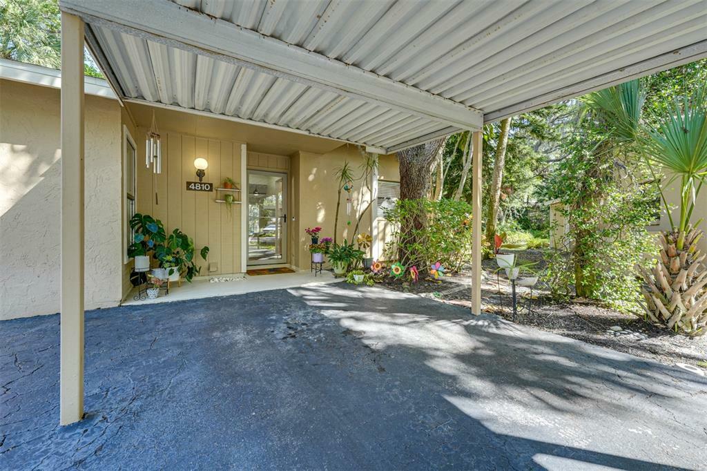 Property Photo:  4810 Village Gardens Drive 118  FL 34234 