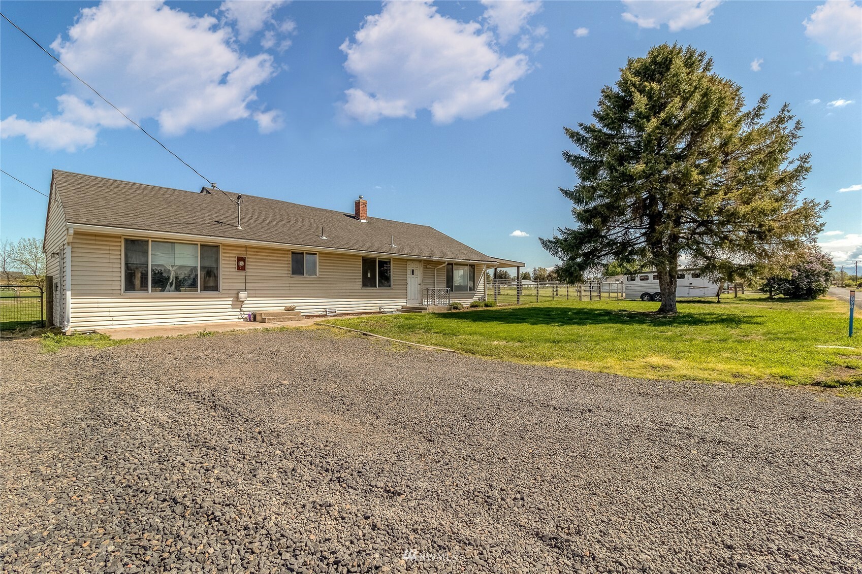 Property Photo: 898 Newtown Road WA 99362