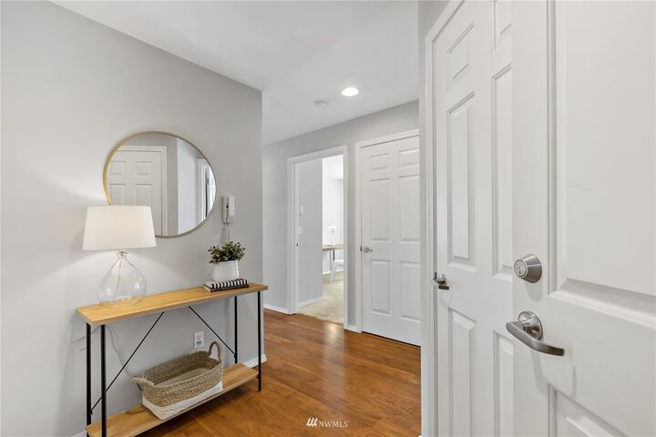 Property Photo:  432 NE Ravenna Boulevard 403  WA 98115 