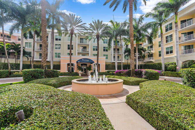 Property Photo: 802 W Windward Way 307 FL 33462