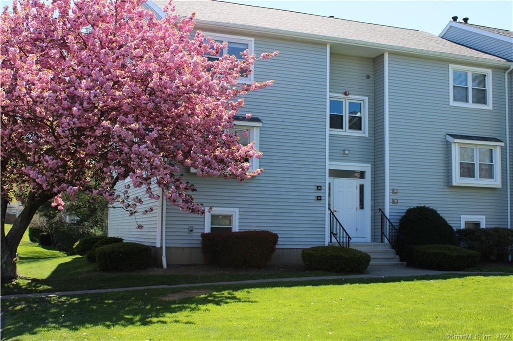 Property Photo:  26 Carriage Drive 26  CT 06460 