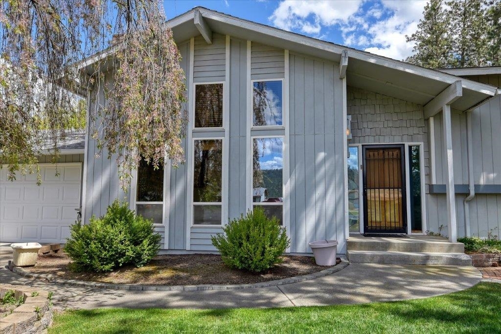 Property Photo:  12216 W Sunridge Dr  WA 99026 