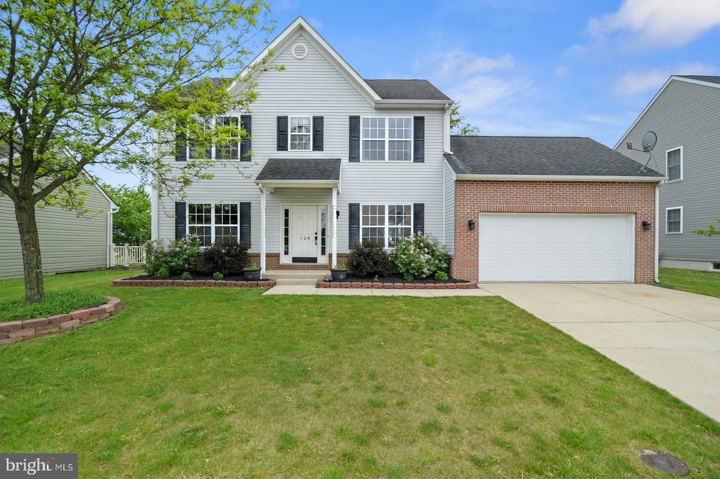 Property Photo: 128 W Sheldrake Circle DE 19901