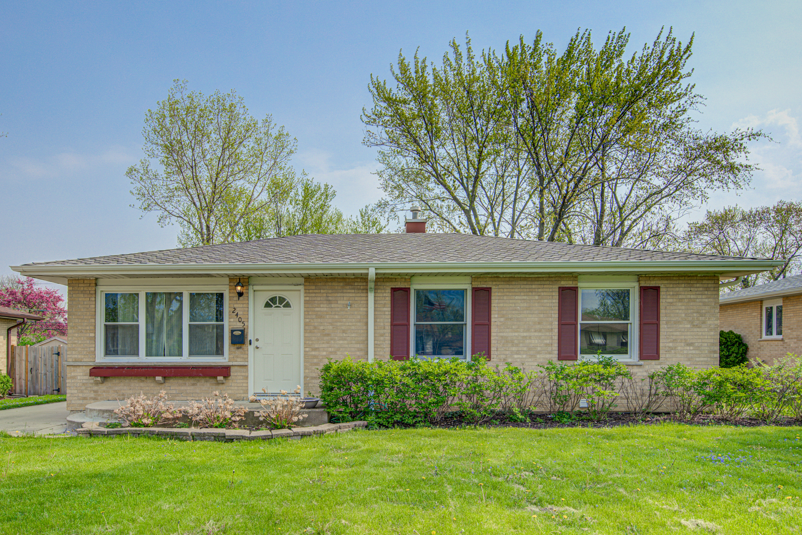 Property Photo:  2405 Cedar Street  IL 60008 