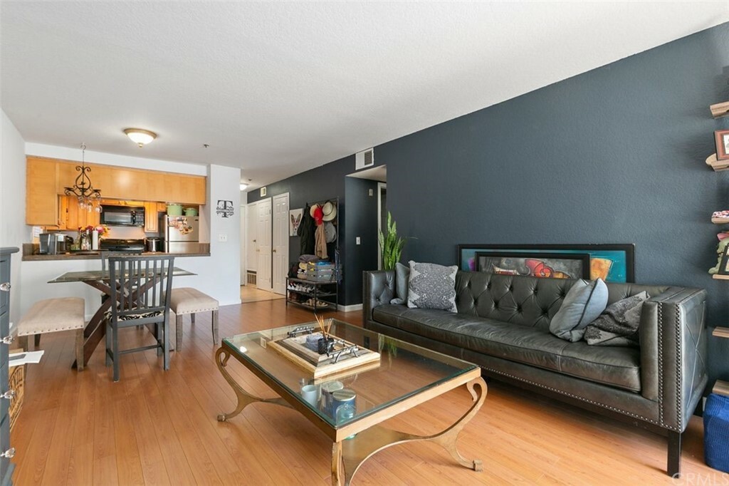 Property Photo:  1100 Euclid Avenue 108  CA 90804 