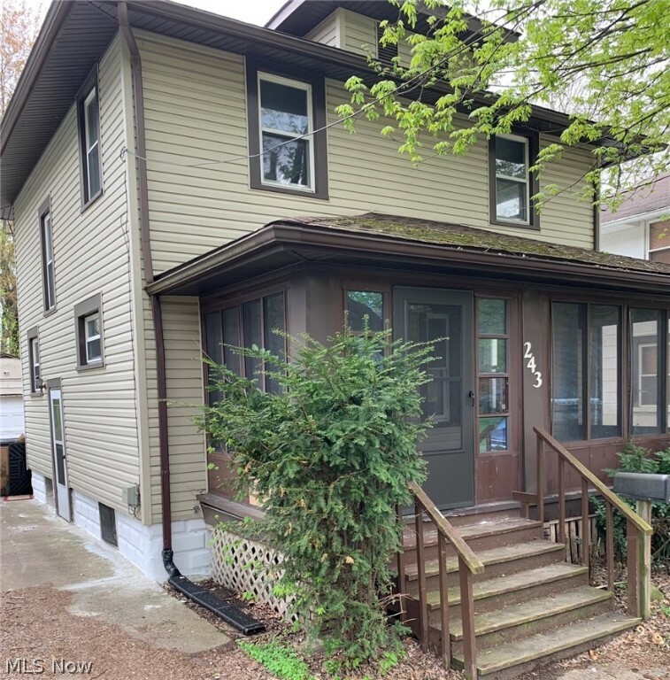 Property Photo: 243 Goodview Avenue OH 44305