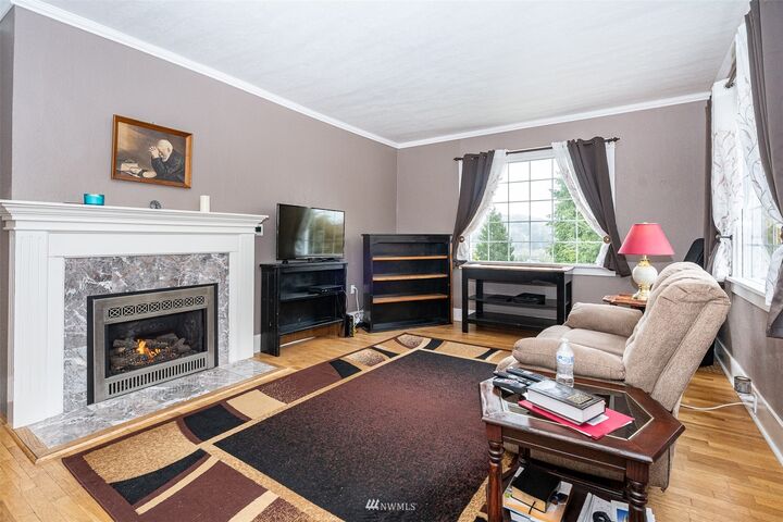 Property Photo:  634 Burleigh Avenue  WA 98520 