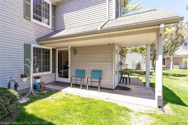 Property Photo:  902 Saybrook Drive  MI 48327 