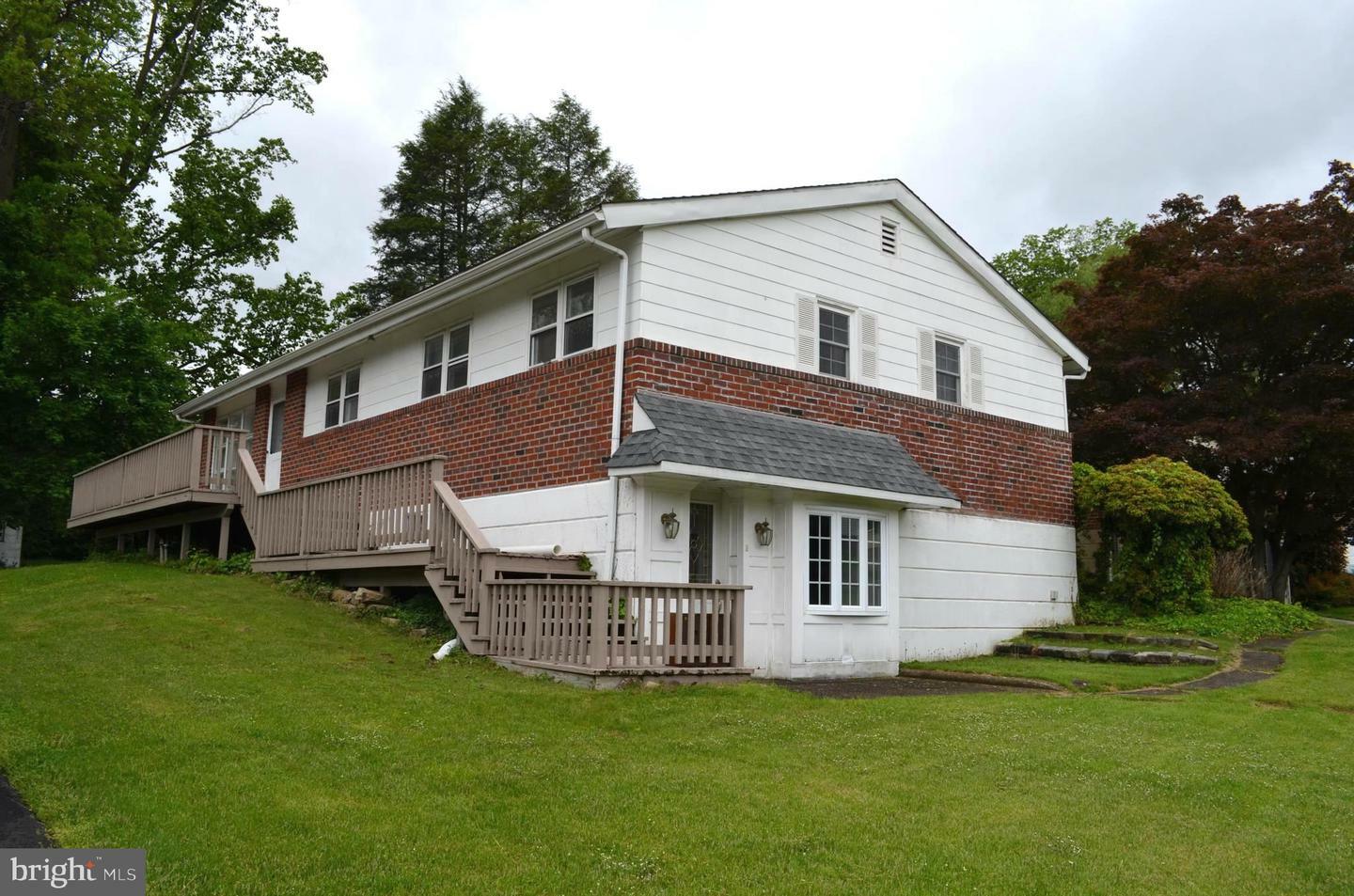 Property Photo:  942 Westdale Place  PA 19064 