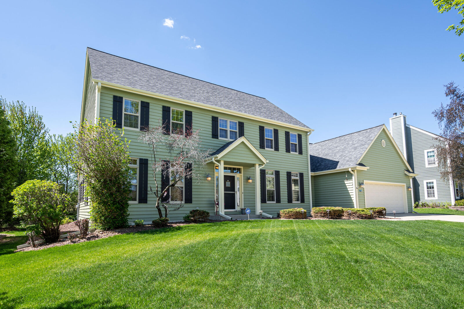 Property Photo:  367 Tanager Dr  WI 53024 