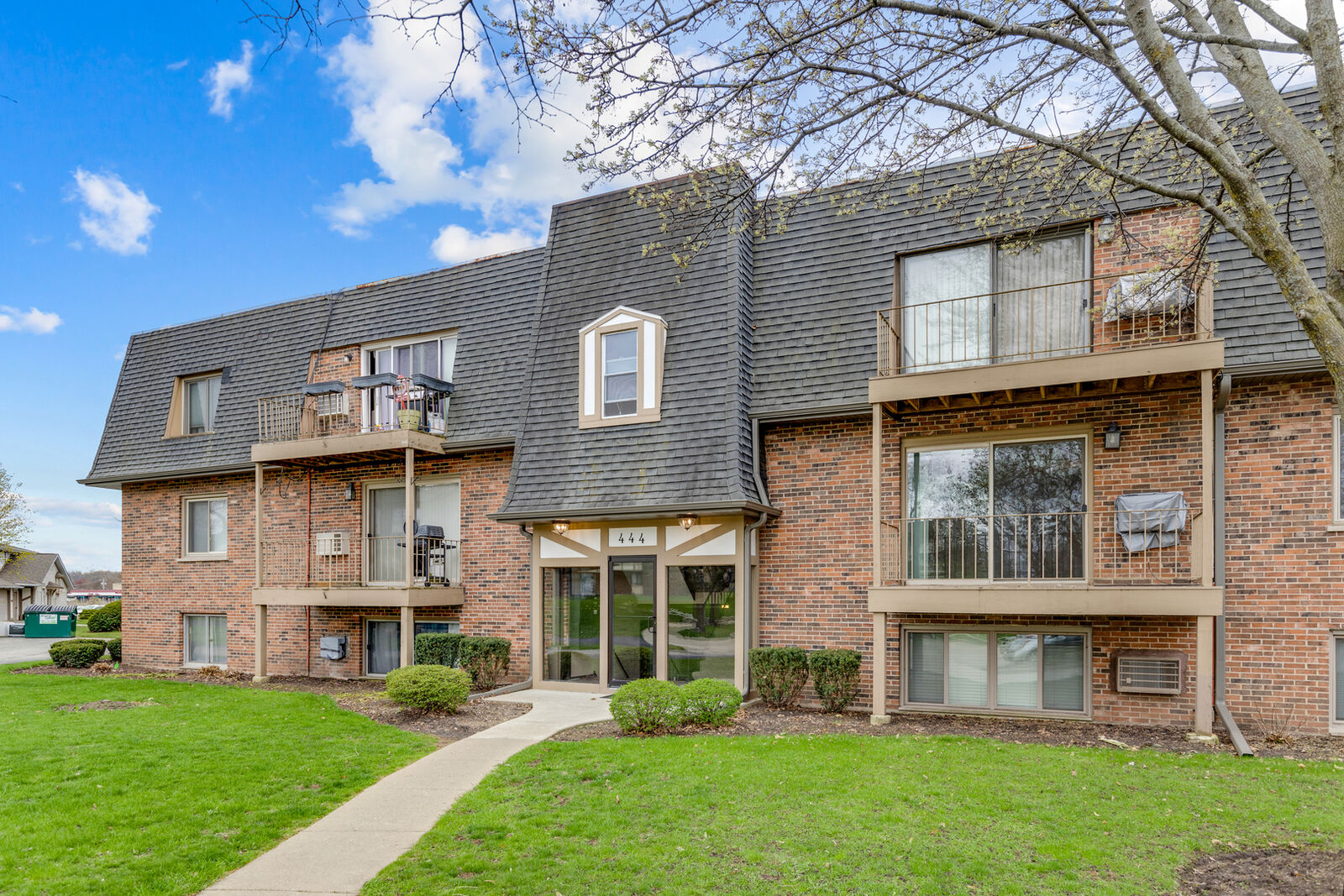 Property Photo: 444 Cavalier Court 2-2 IL 60118