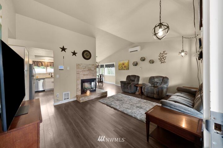 Property Photo: 21706 49th Avenue Ct E WA 98387