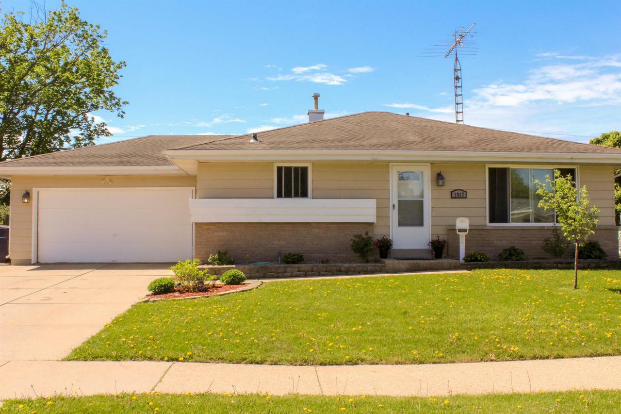 Property Photo:  1517 Anthony Ave  WI 53546 