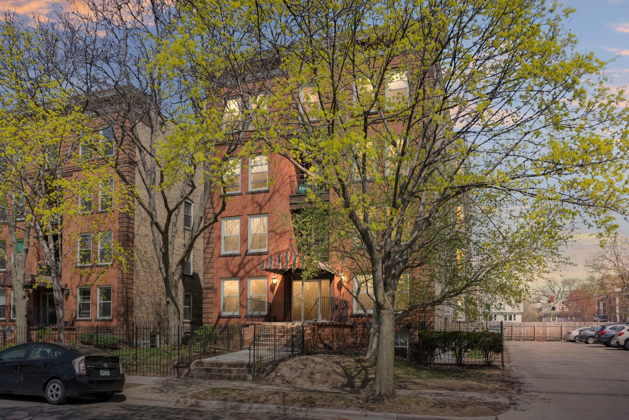 Property Photo: 2421 Emerson Avenue S 107 MN 55405
