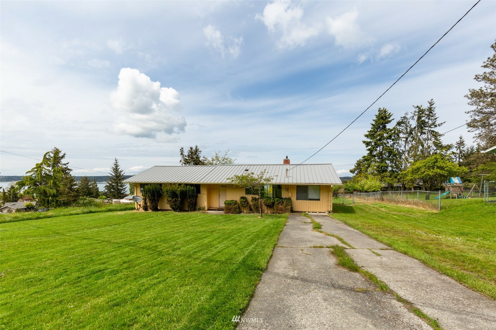 Property Photo:  812 NE Pennington Loop  WA 98239 