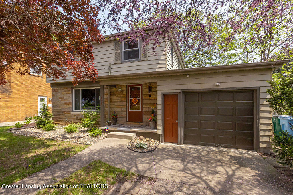 Property Photo:  2505 Fairfax Road  MI 48910 