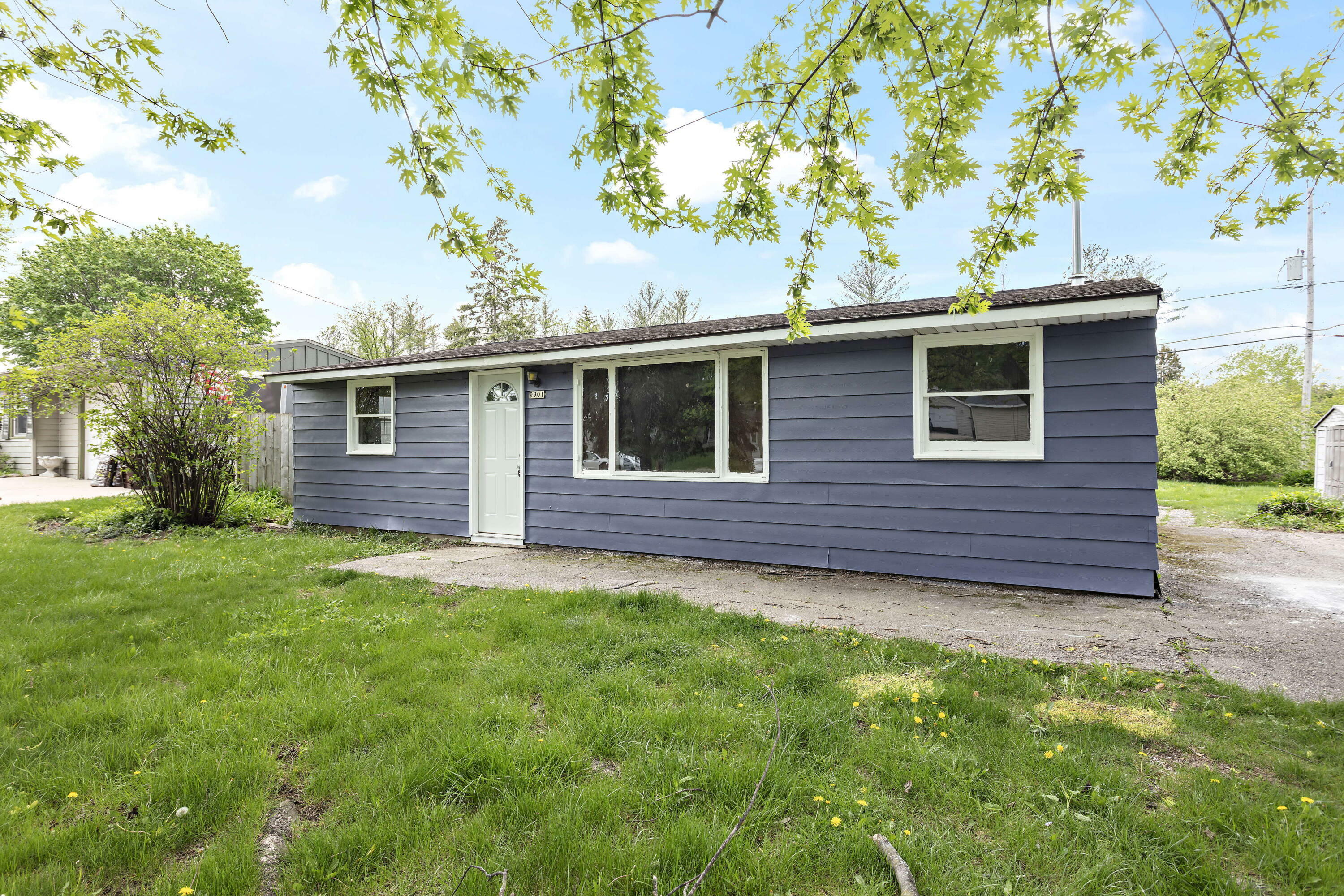 Property Photo: 9901 Saratoga Dr WI 53108