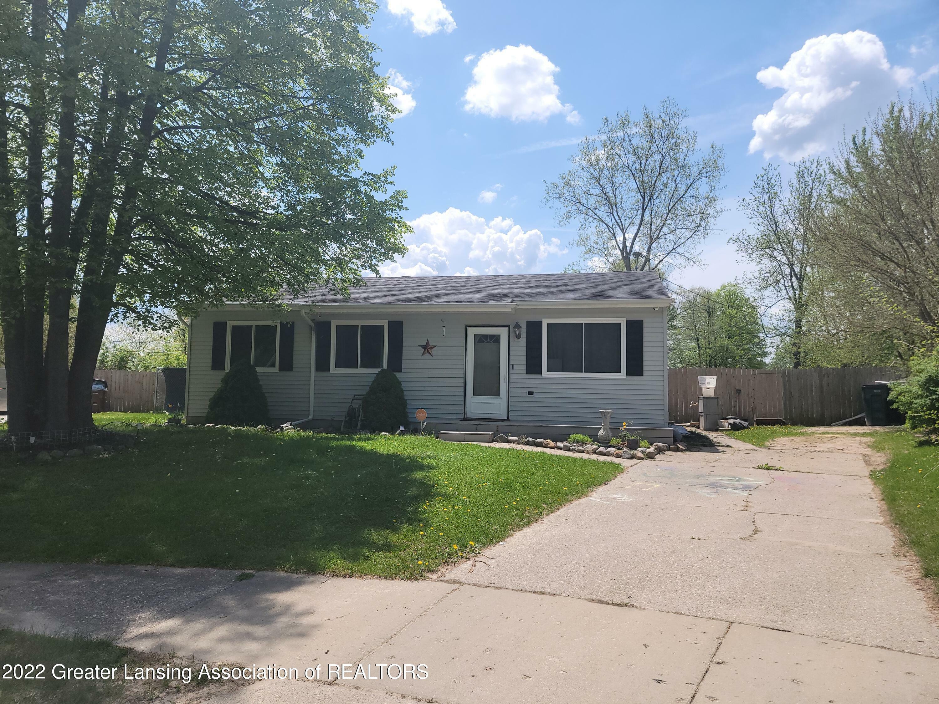 Property Photo: 1405 Weymouth Court MI 48911