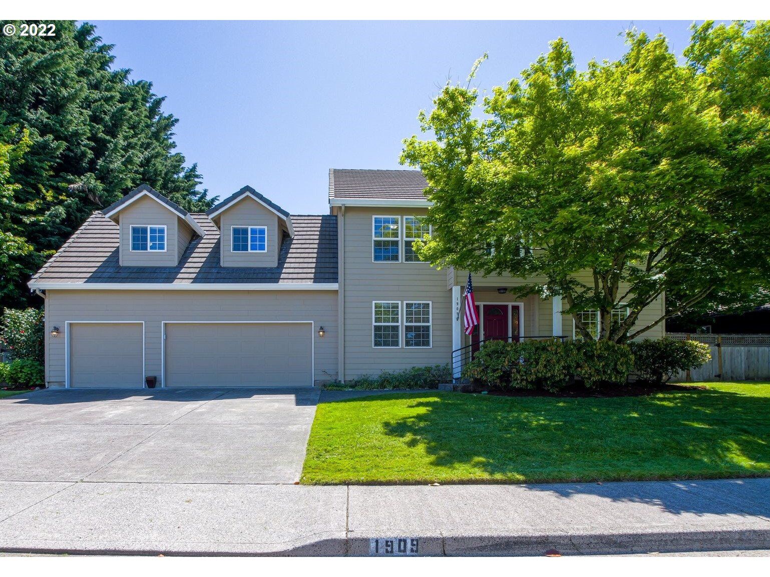 Property Photo:  1909 NW 87th Cir  WA 98665 
