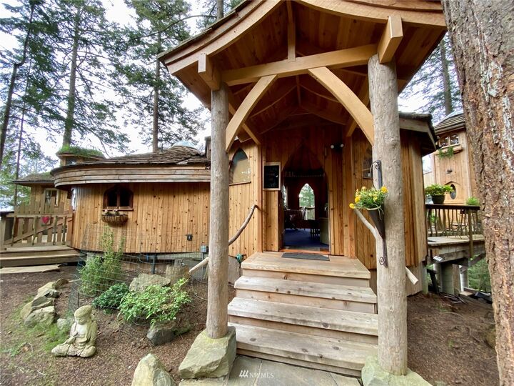 Property Photo: 2211 Raccoon Point Road WA 98245