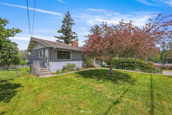 Property Photo:  91 Hawthorn Road  WA 98225 